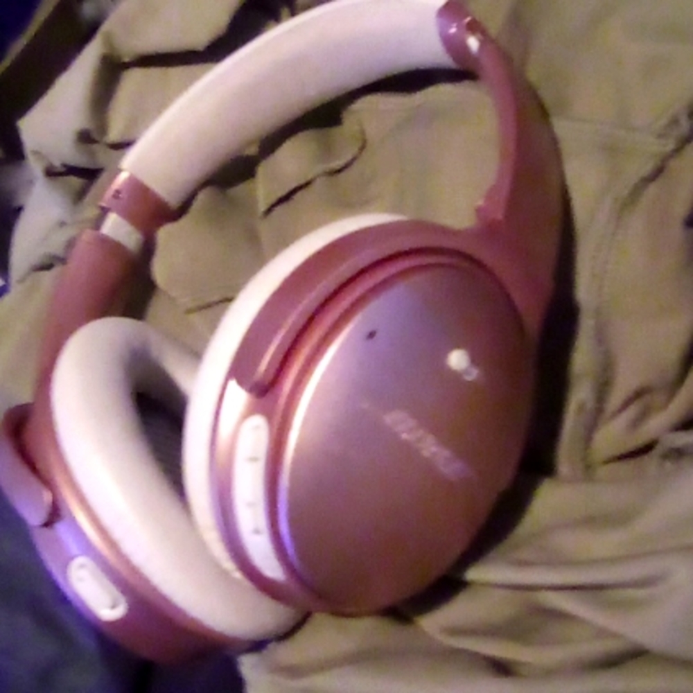 Bose noise cancelling headphones